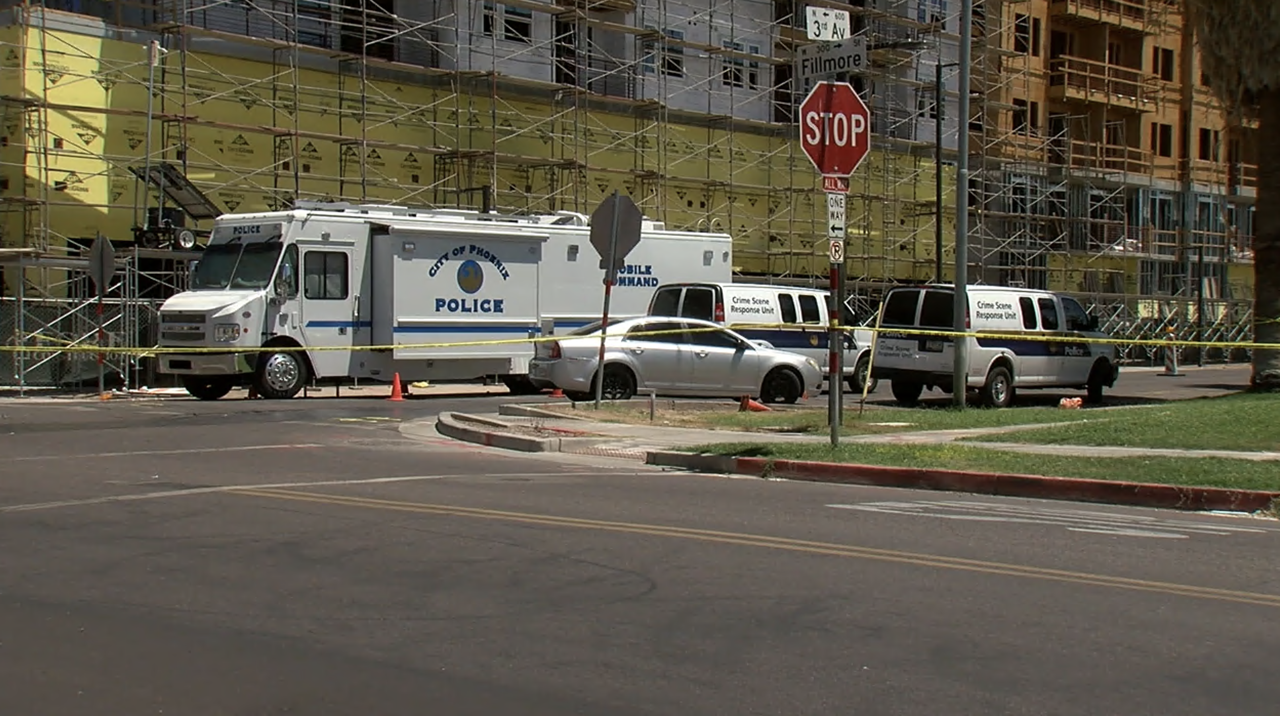 Construction workers find body at PHX vacant home