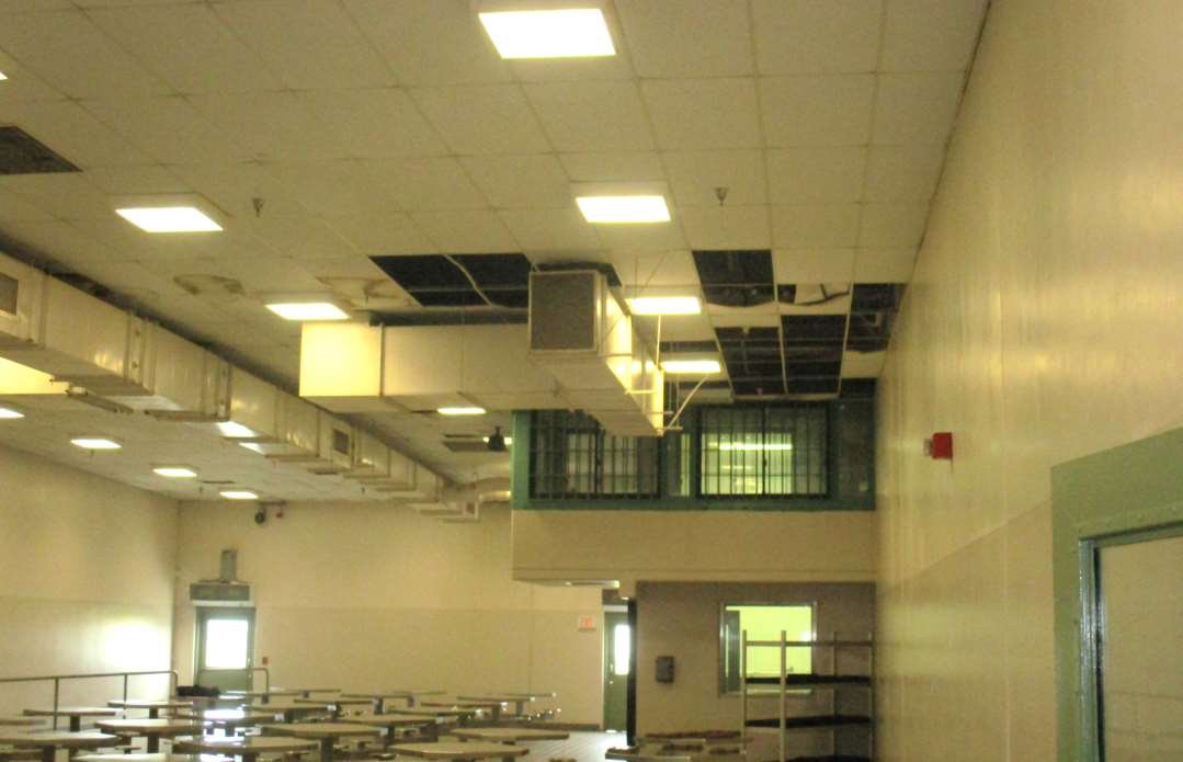 Maggots, mice fall into California prison dining hall