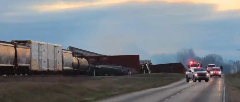 trenton train derailment.jpg