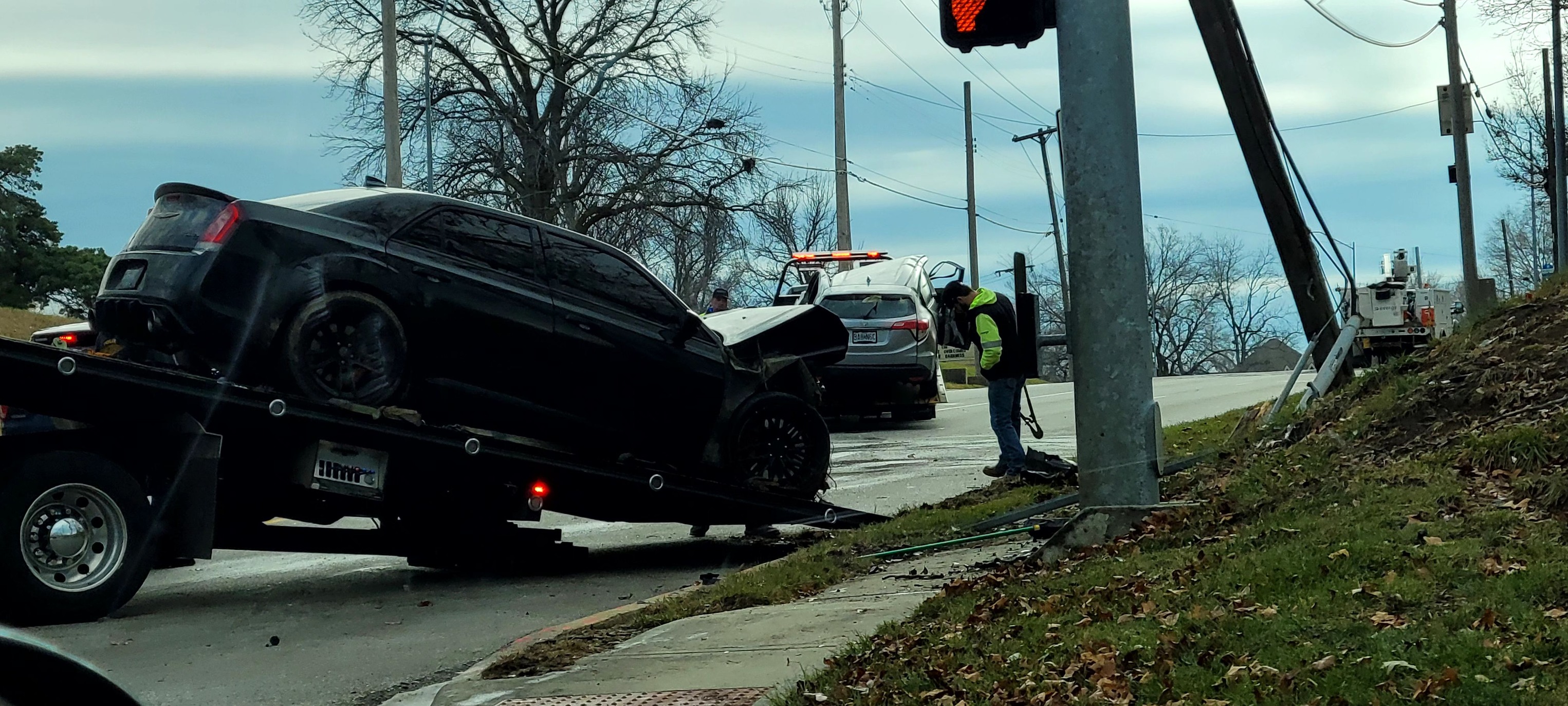 Deadly crash near Carondelet Drive and Wornall Road