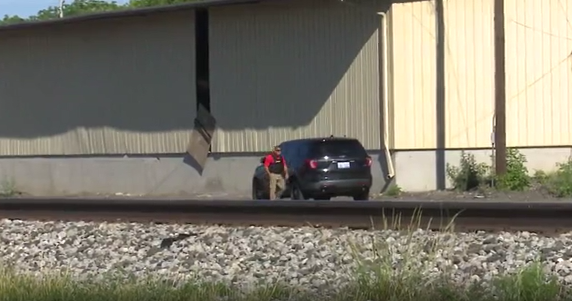 Scene of manhunt for armed suspect in Grand Ledge