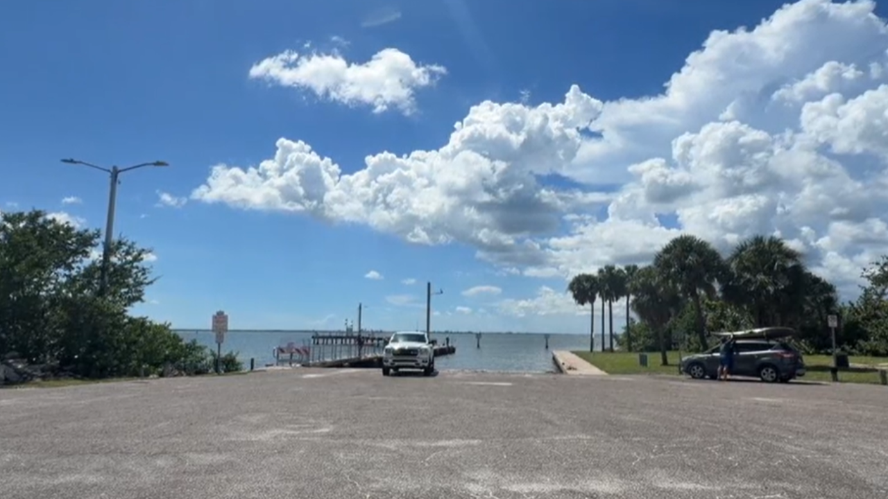 Tampa man killed after boat crashes into rock jetty near Picnic Island Park