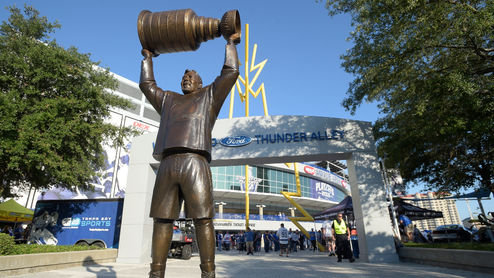 statue of former Tampa Bay Lightning's Dave Andreychuk holding the Stanley Cup