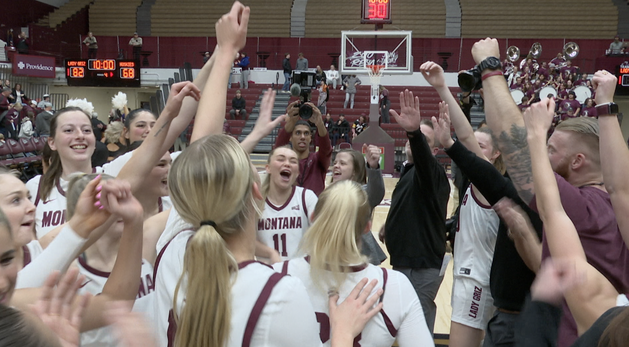 Lady Griz circle up after win against Huskies, Missoula