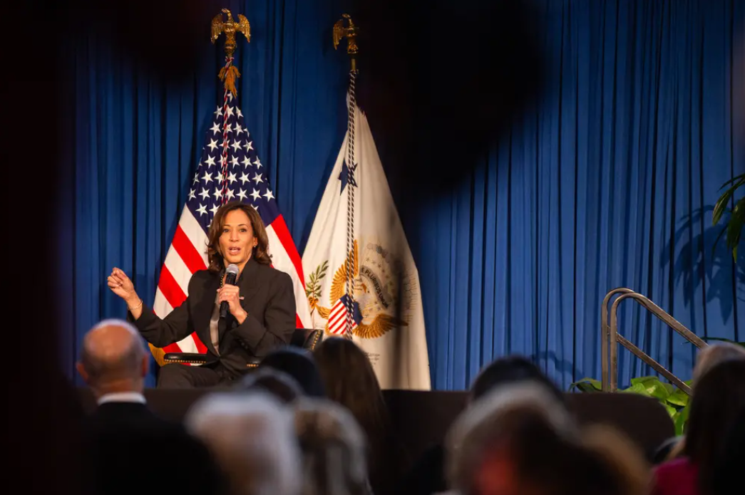 kamala harris.png