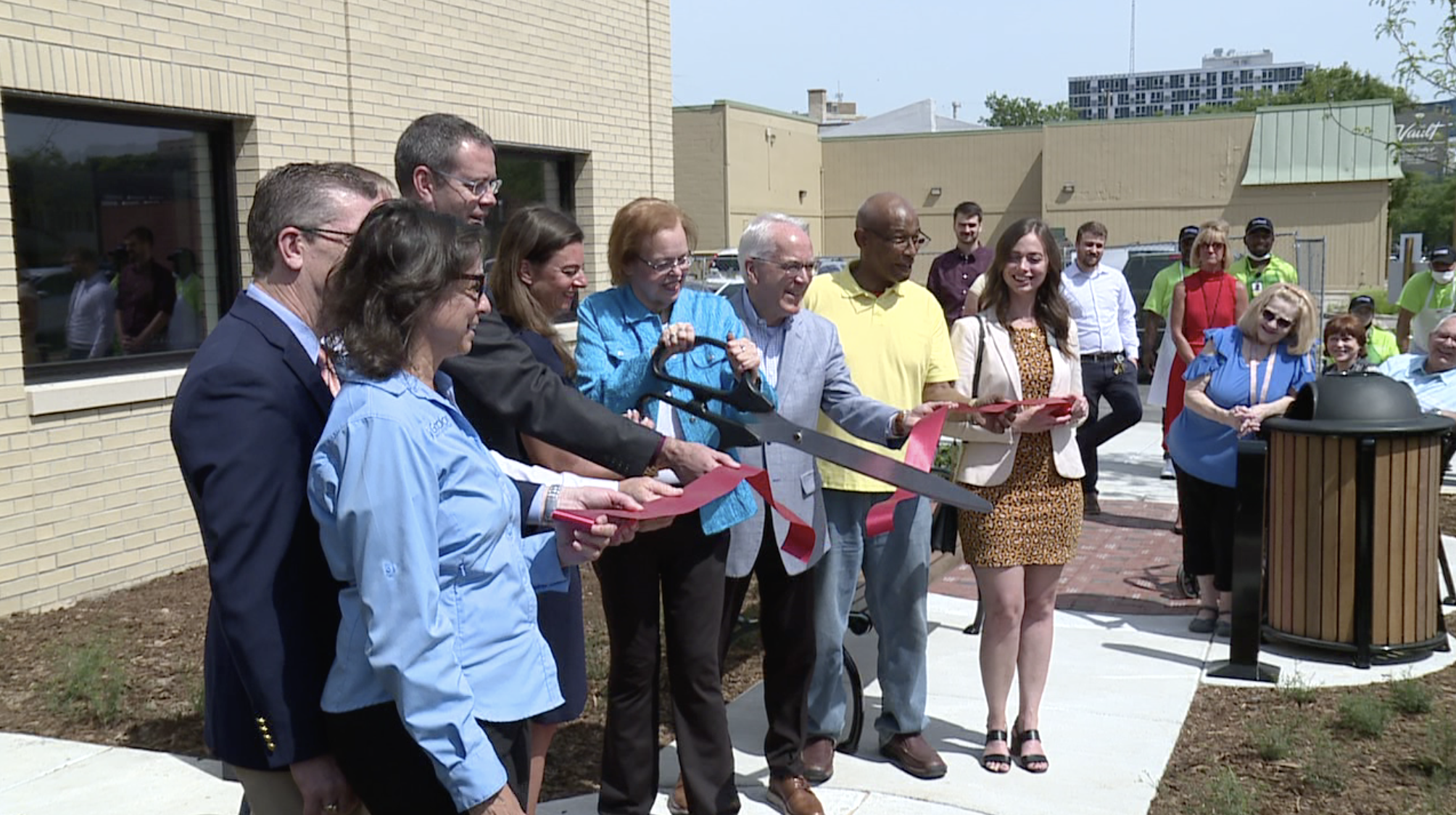 Dégagé Ministries expansion ribbon cutting