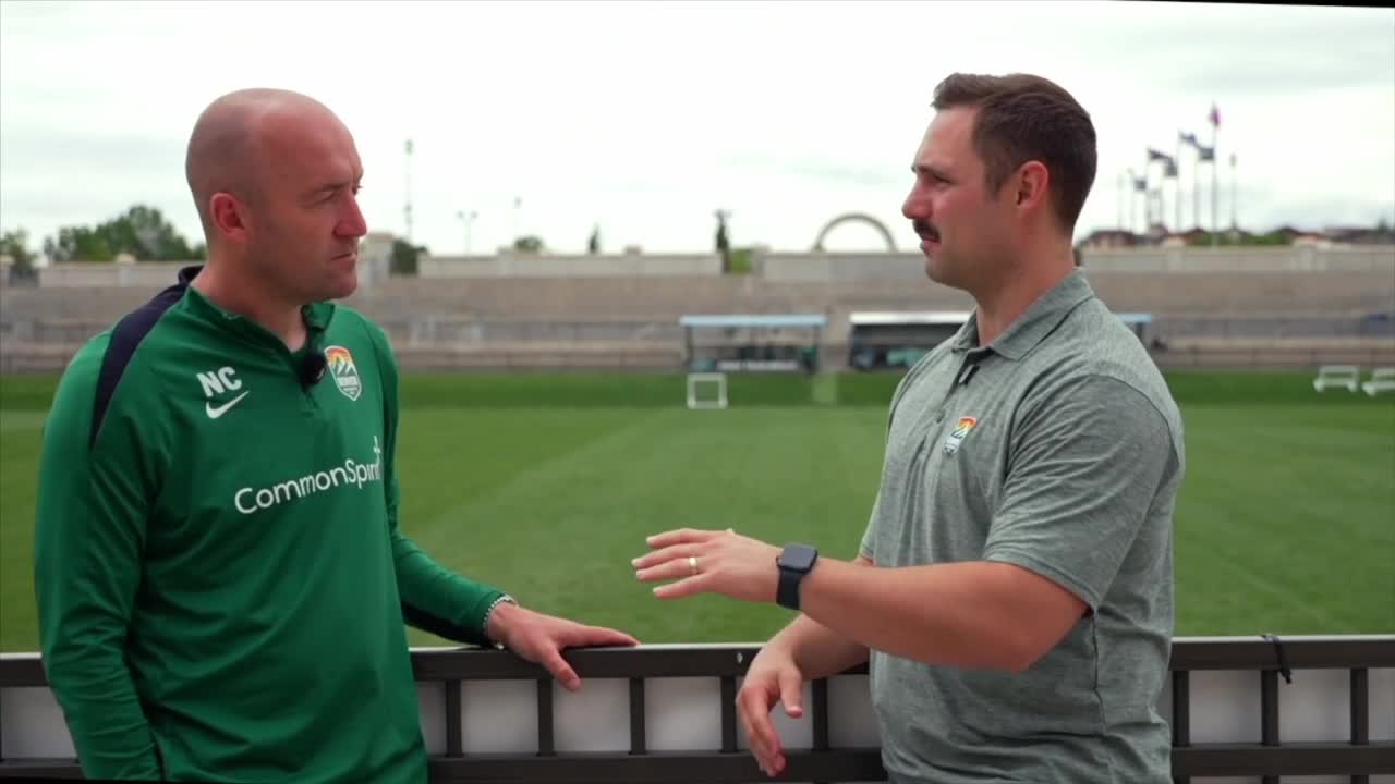 Nick Cushing talks with Nick Rothschild.jpg
