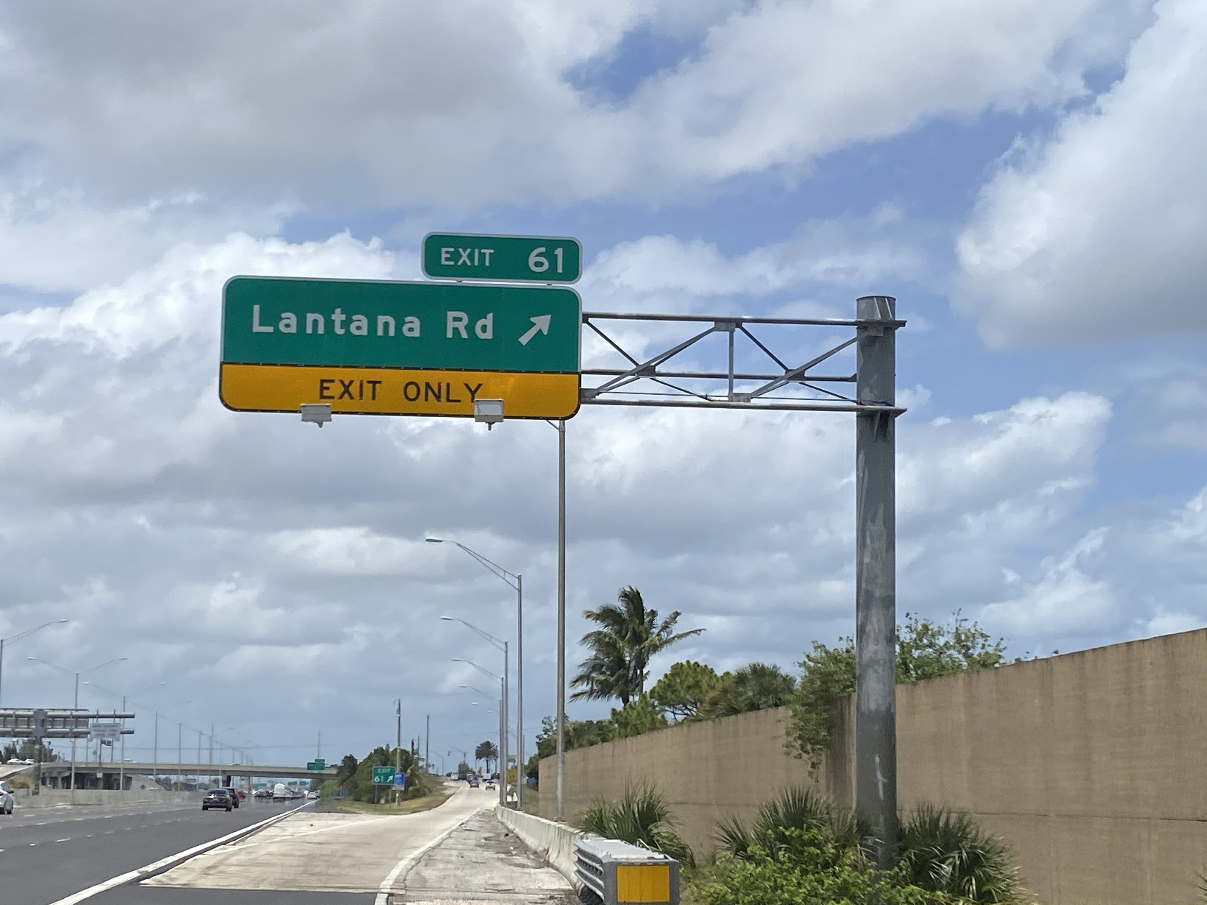 Interstate 95 Lantana Road exit sign