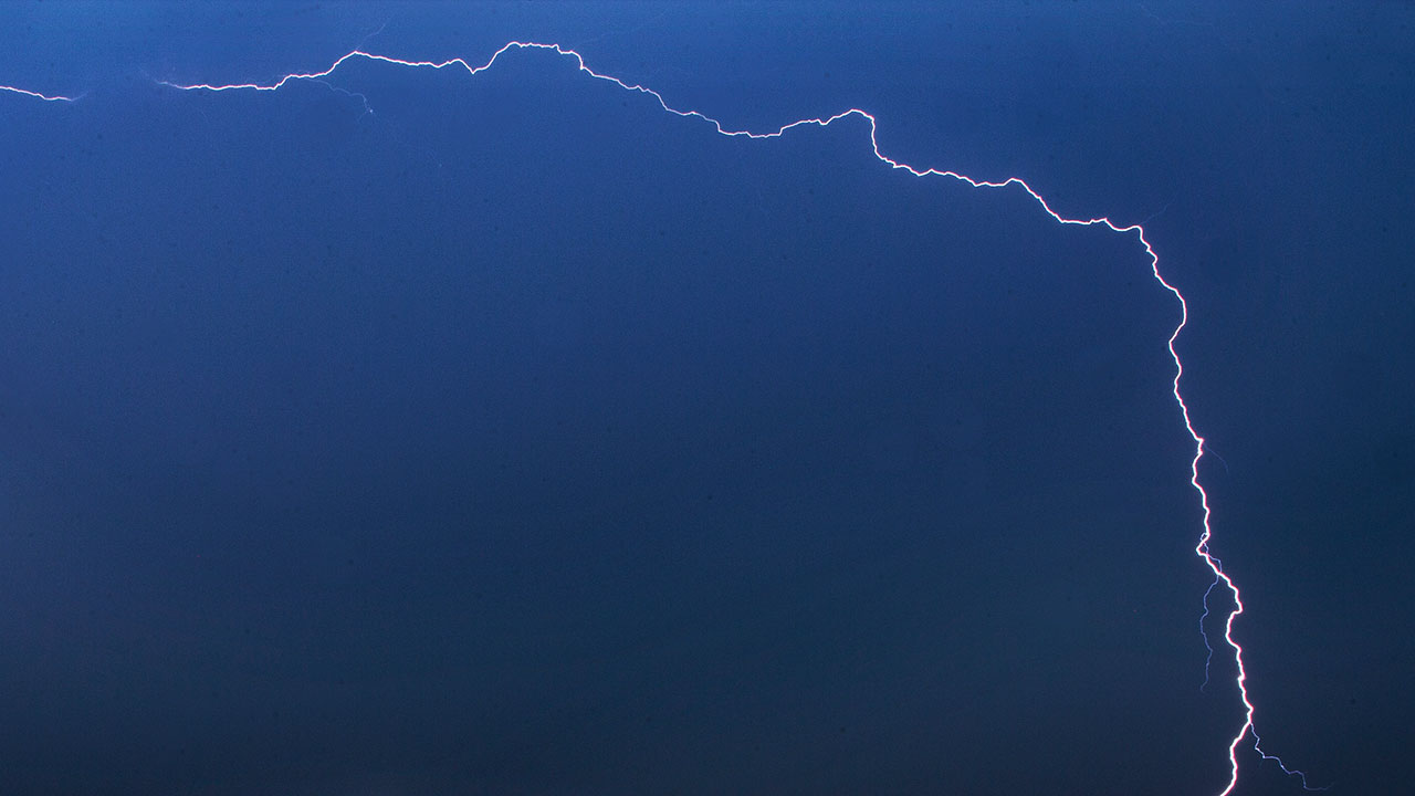 Lightning-Strike-AP-IMAGES.jpg
