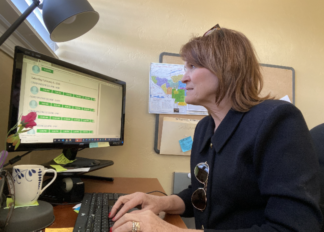 Neighbors help seniors book COVID-19 vaccine appointments 