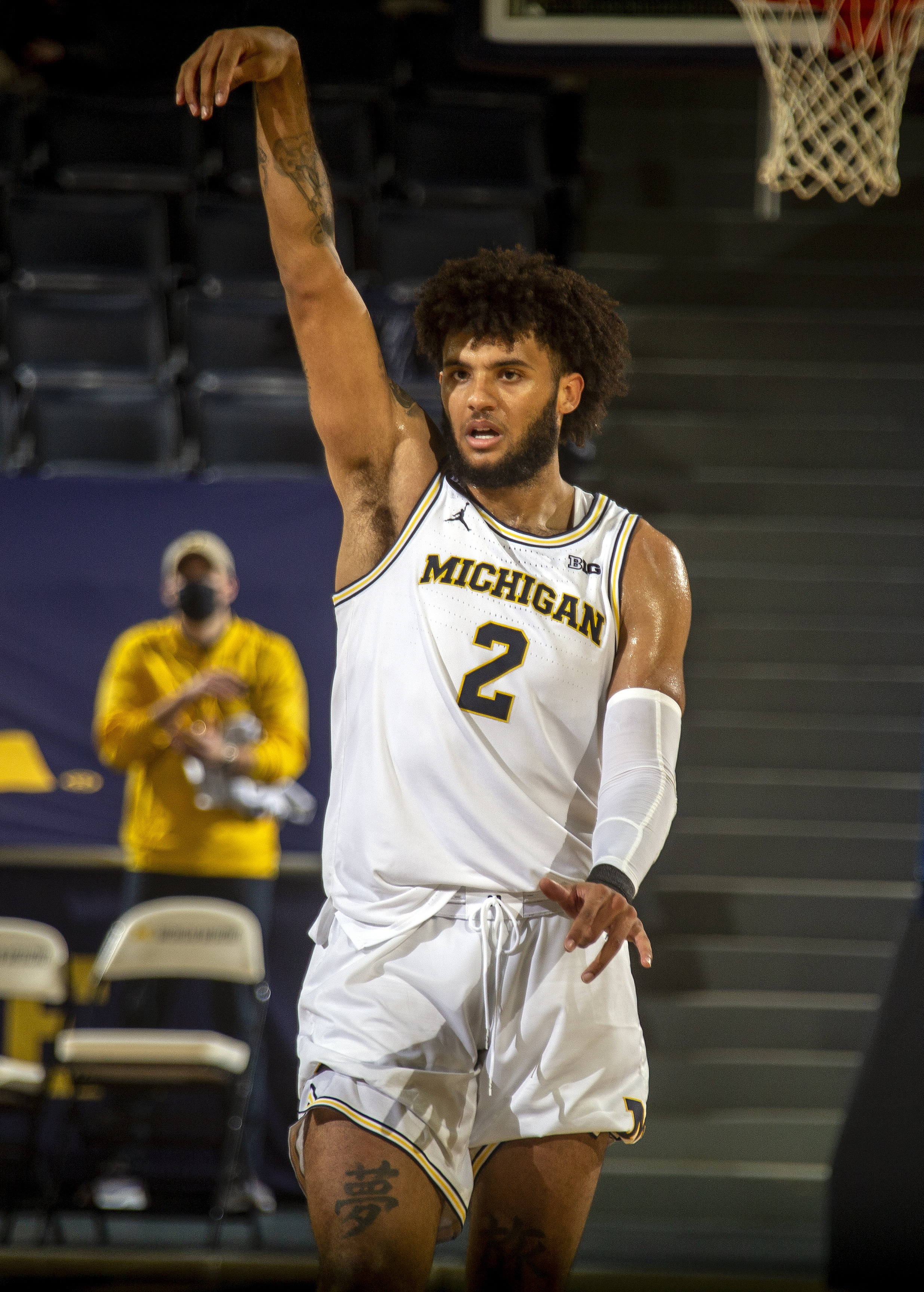Michigan survives Oakland upset bid in overtime 81-71