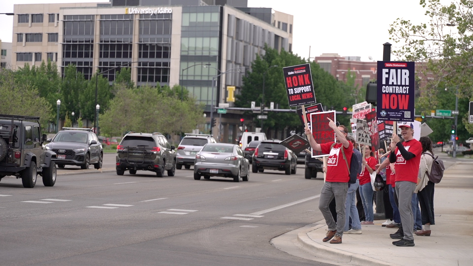 Idaho Statesman reporters picket over wages and AI use