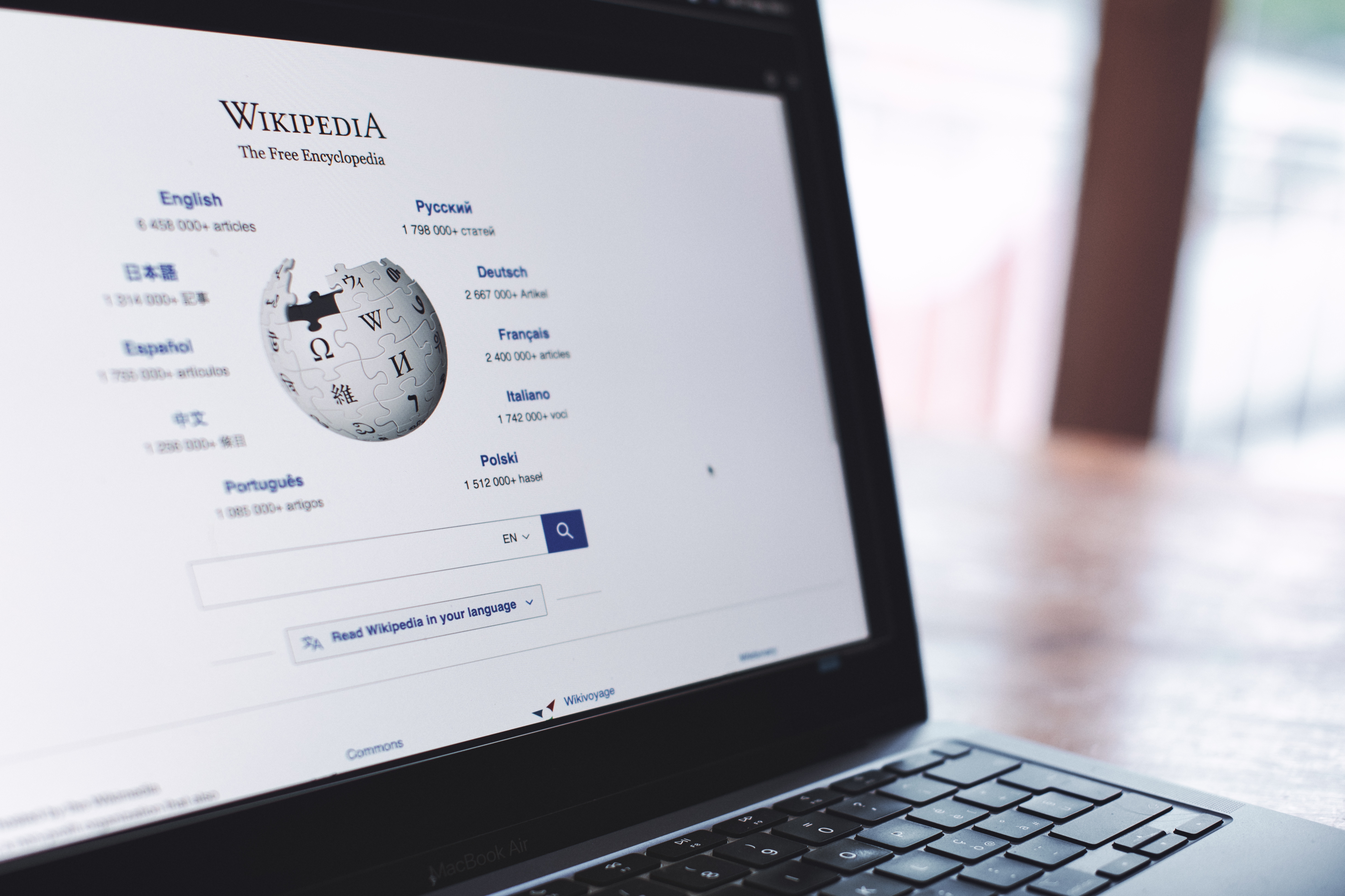 A computer with Wikipedia website. 