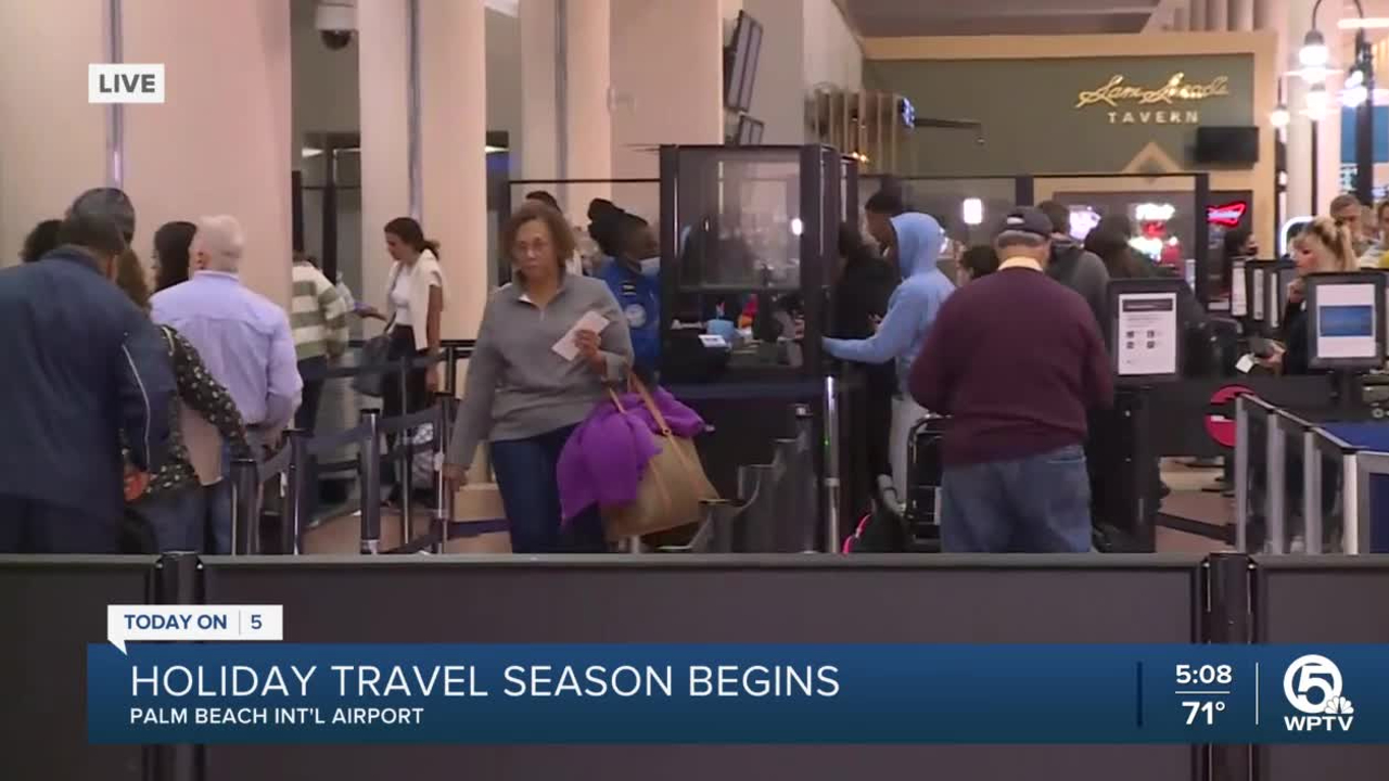 Thanksgiving holiday travelers at Palm Beach International Airport, Nov. 23, 2022.jpg