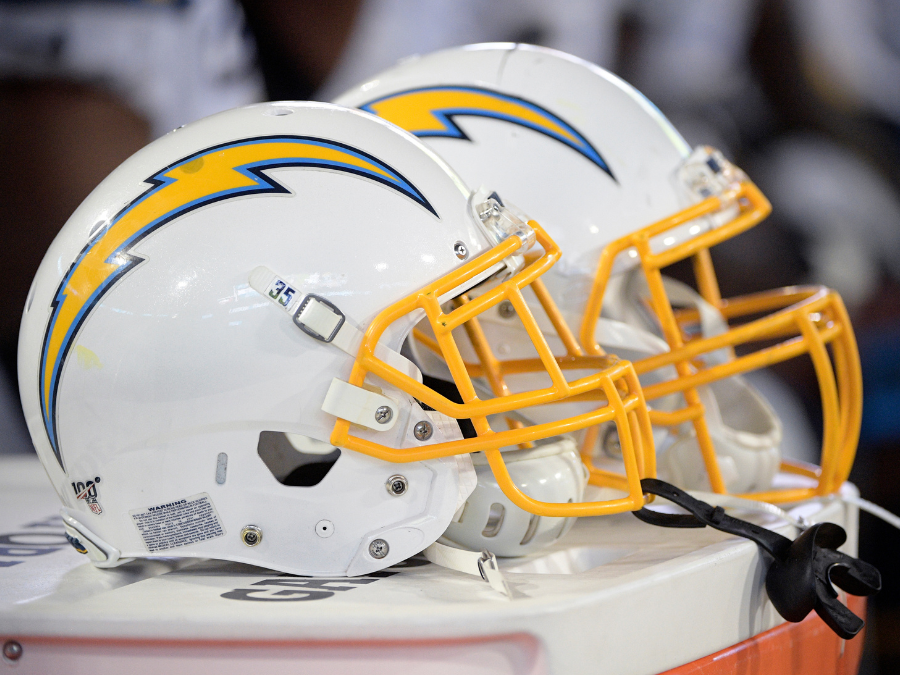 la_chargers_helmet_file_apphoto.png