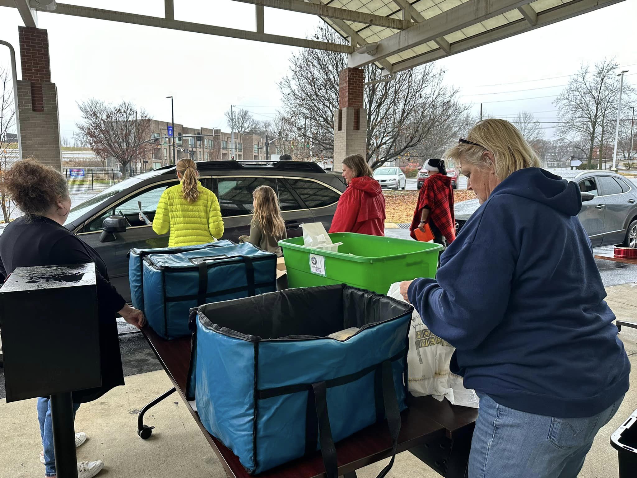 Nashville Cares volunteers.jpg
