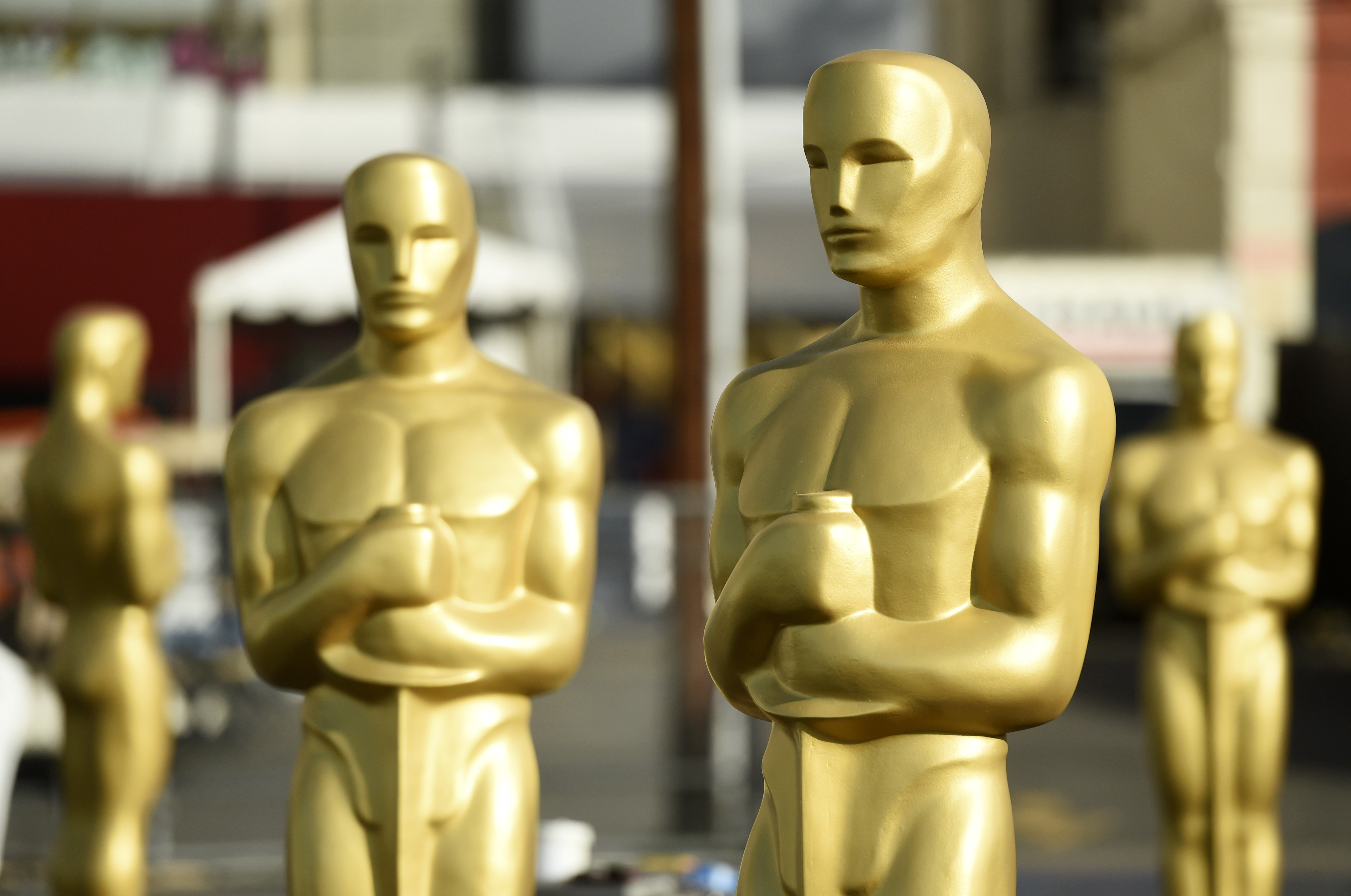 2020 Oscars statues outside red carpet