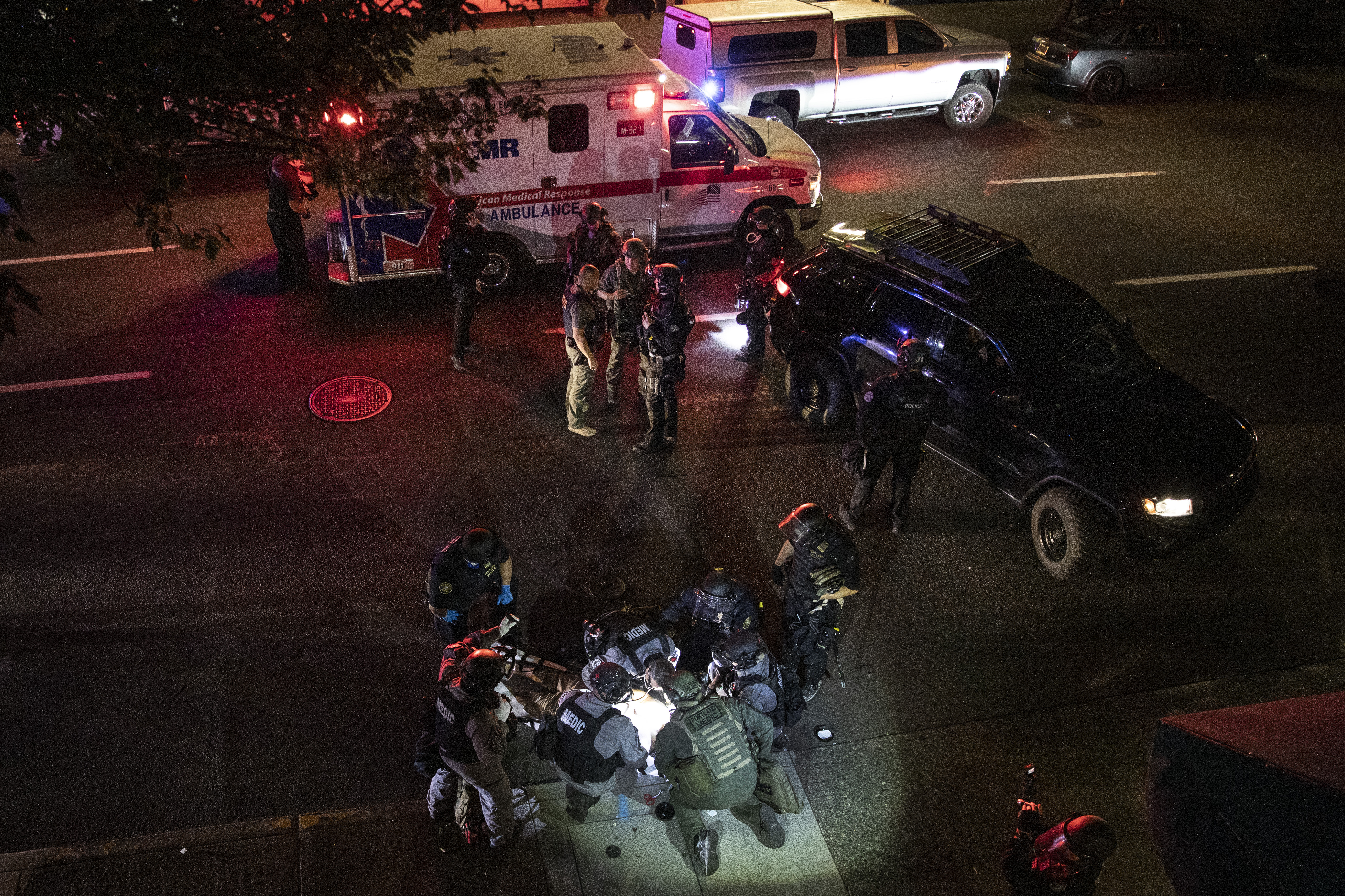 1 dead in Portland after Trump supporters, protesters clash