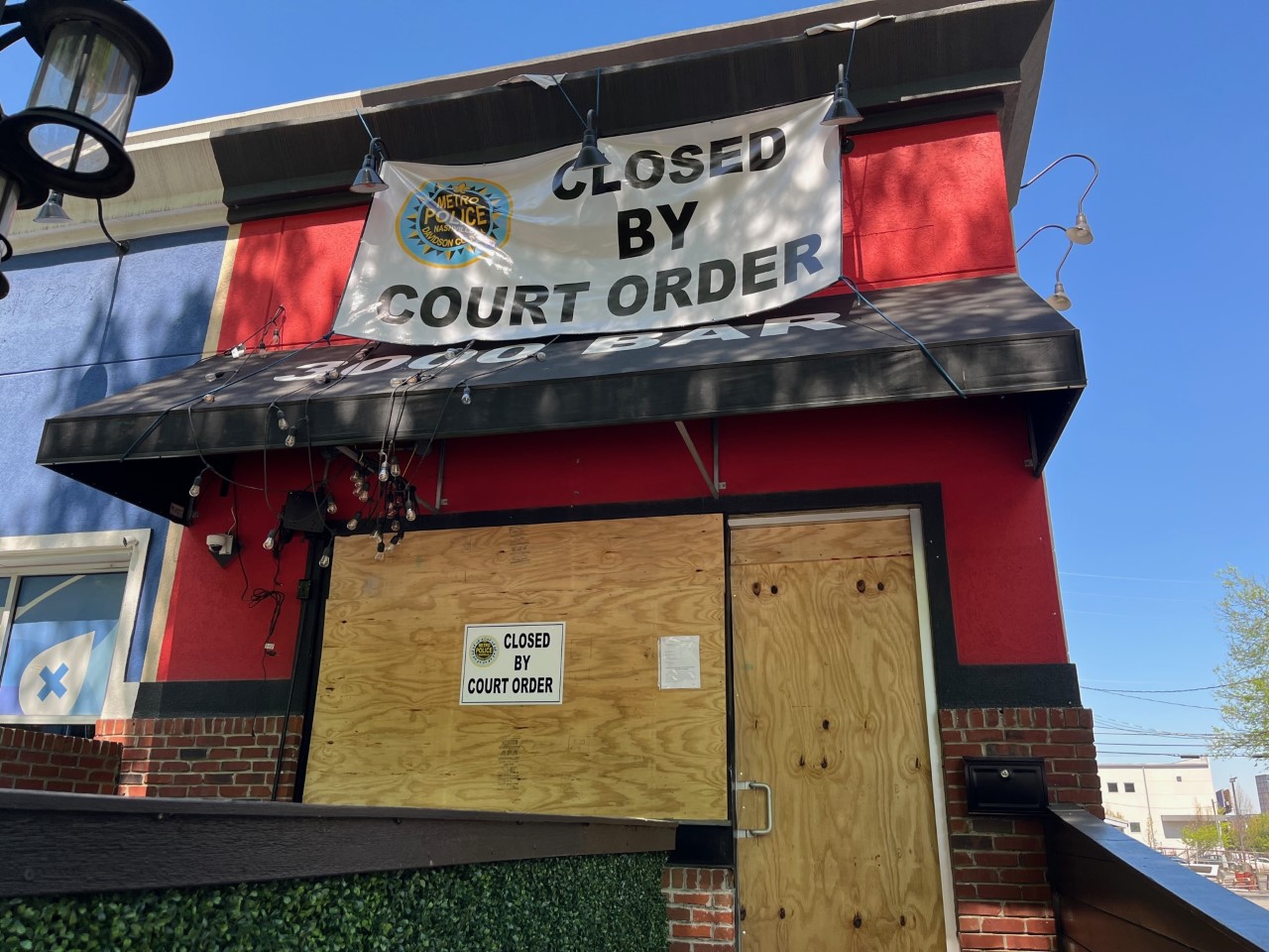 3000 Bar Nashville padlocked