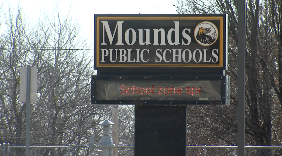 Two Oklahoma school districts dealing with threats