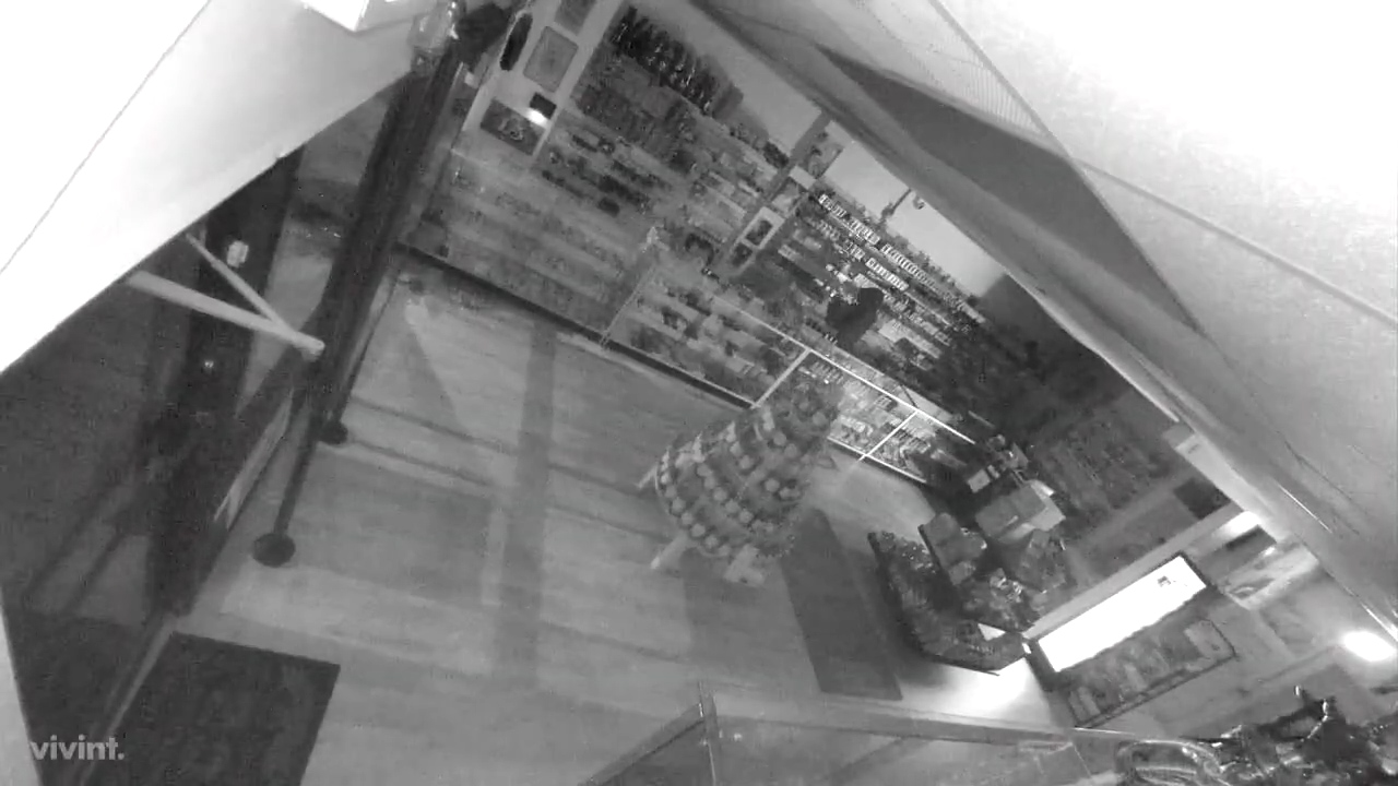 SMOKE SHOP BURGLARY SURVEILLANCE FROM HCSO.mp4.00_00_18_01.Still001.jpg