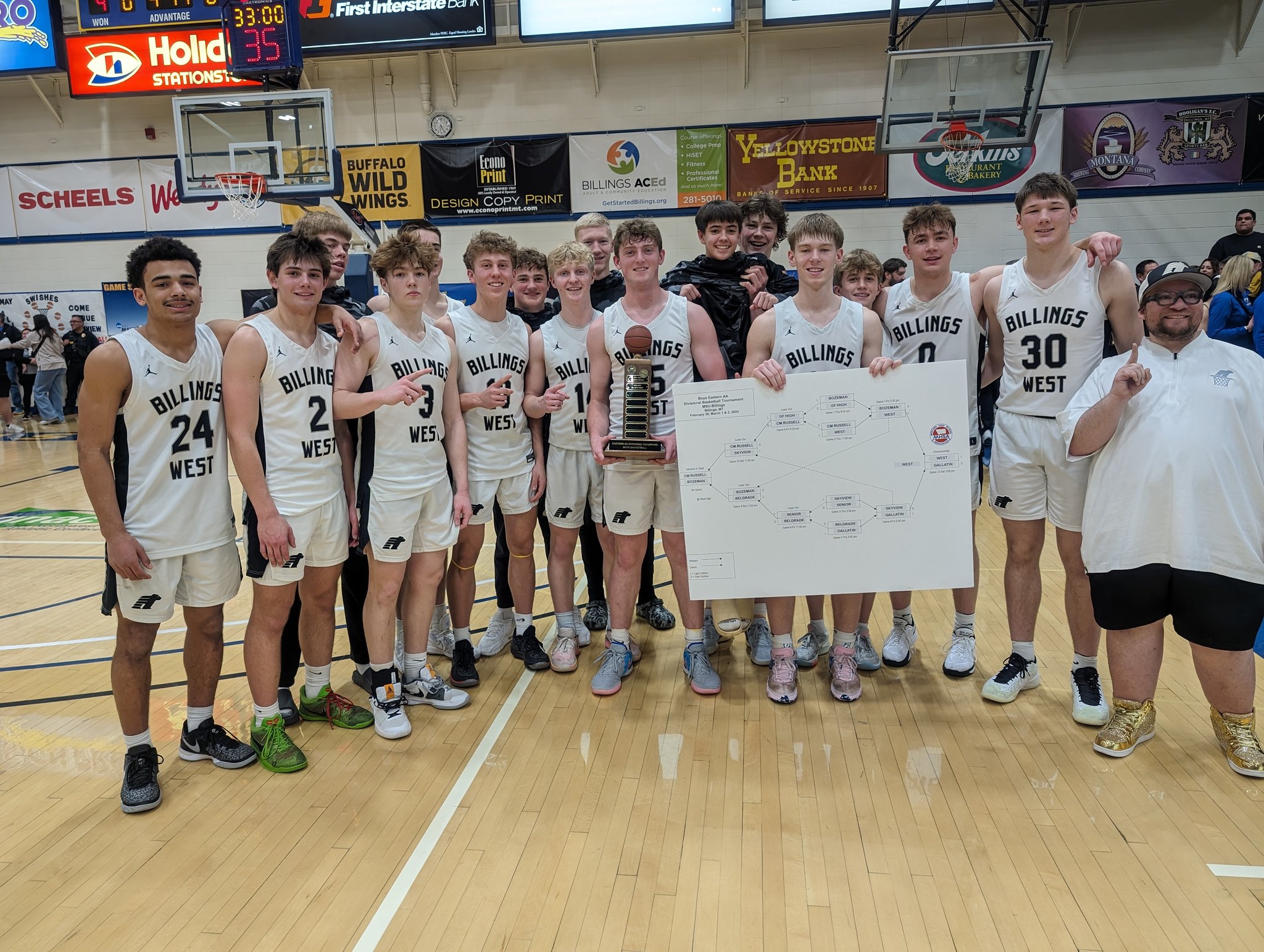 GHs8wrObAAAB7-g.jpg