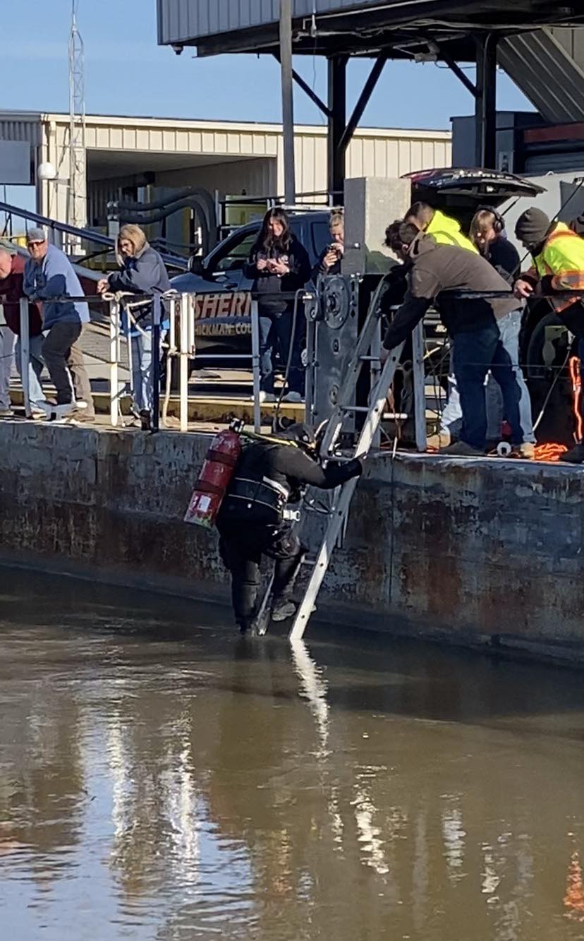 3 dead after their vehicle crashes into river in Hickman County