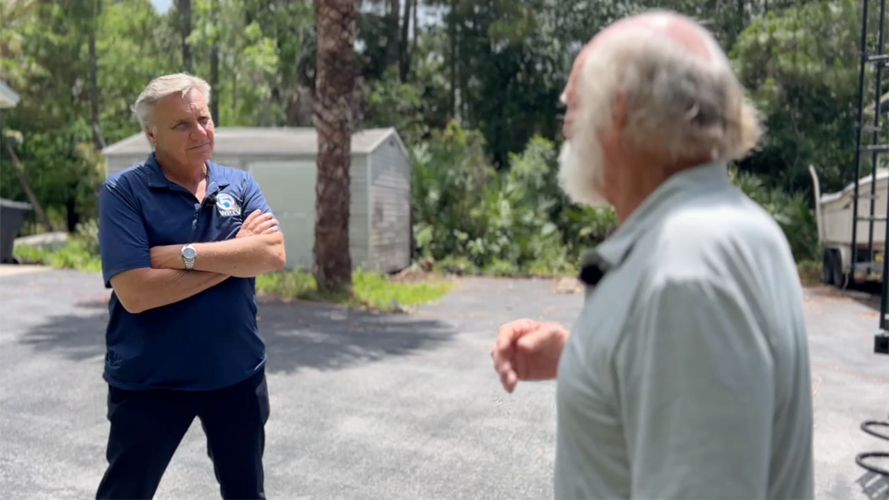 WPTV reporter Matt Sczesny speaks to Ronald Peekstok after he discovered his driver's license number had changed.
