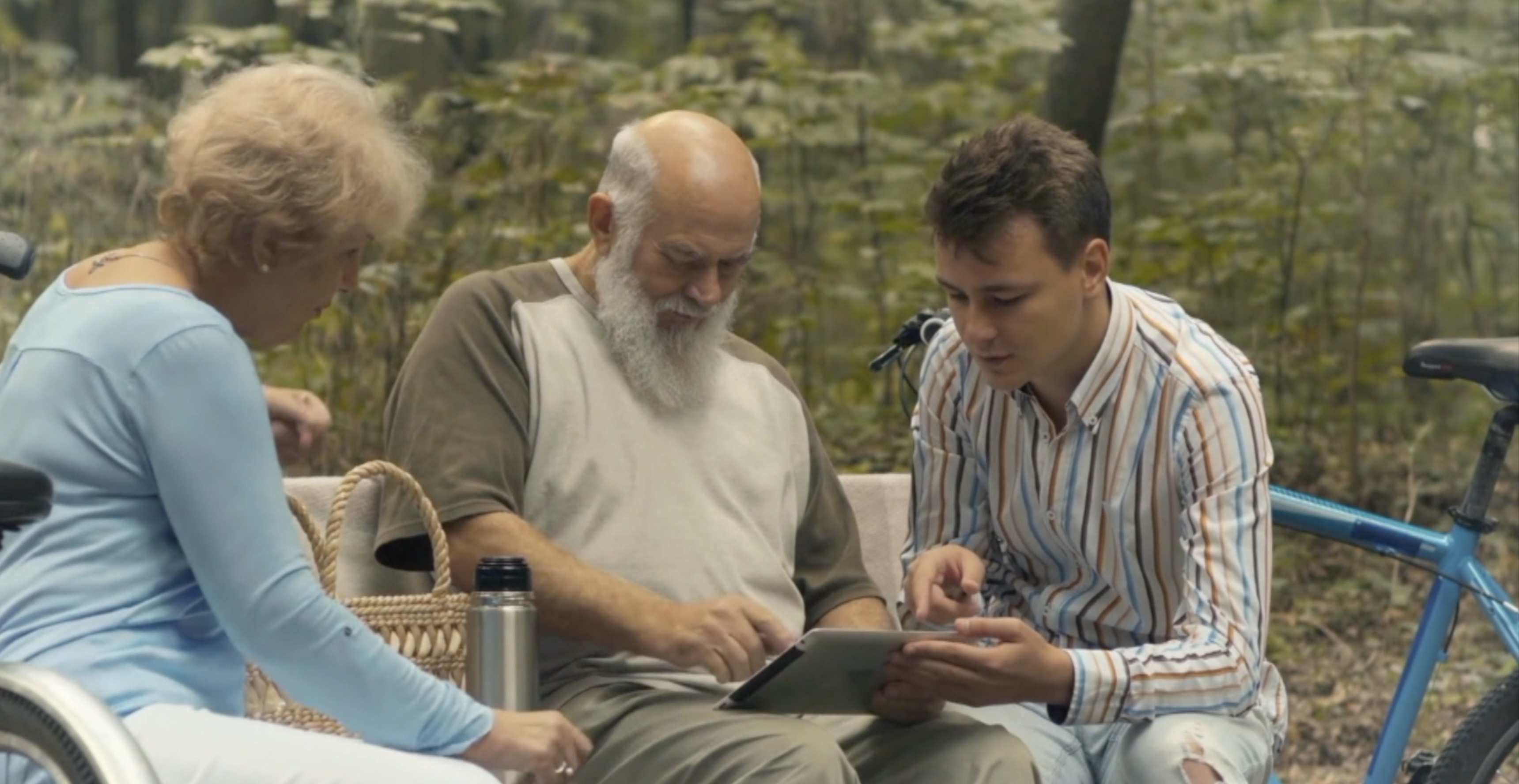 How to help seniors deal with frequent scam calls and fraudster attacks
