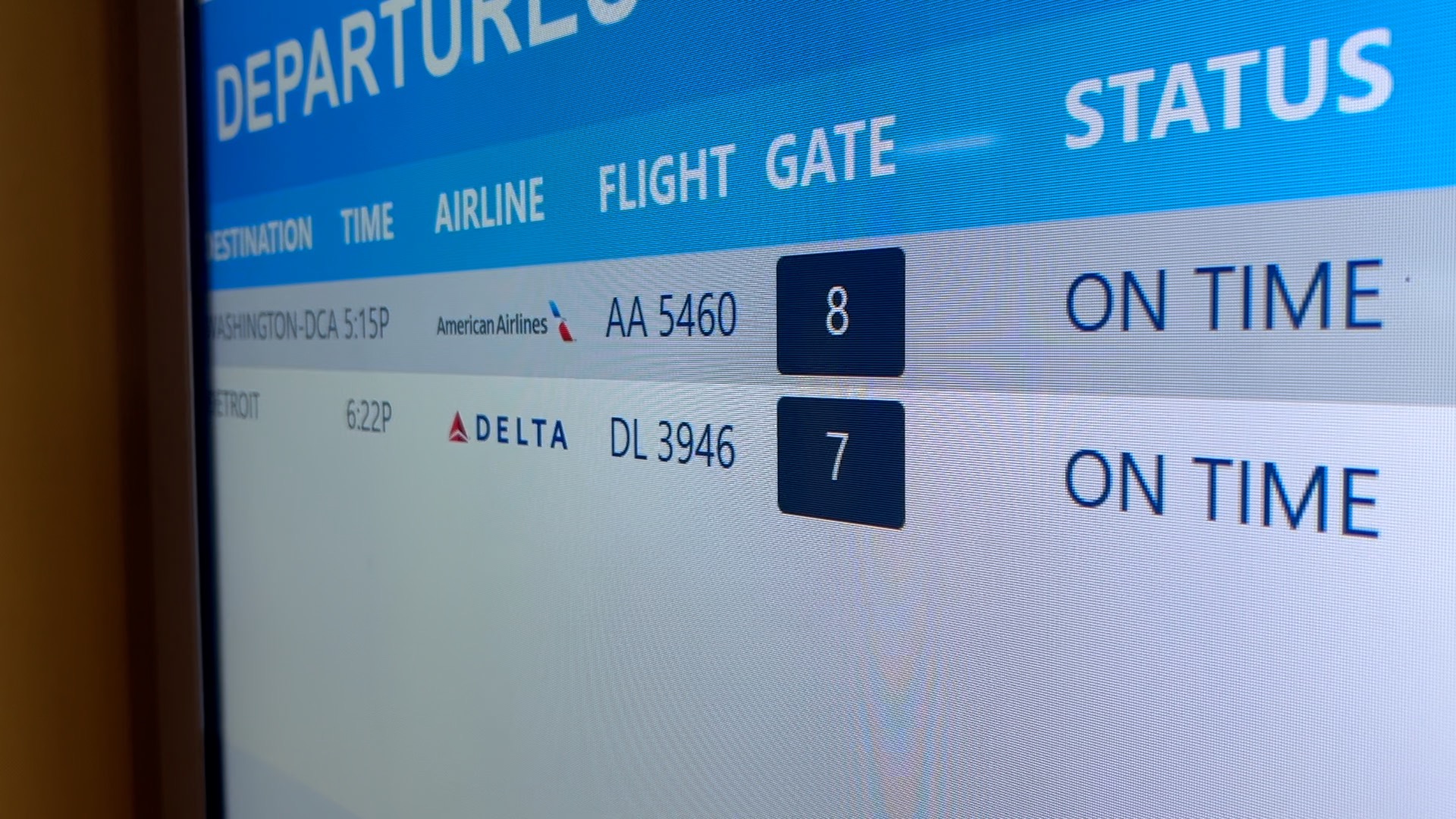 Flight on time at Capitol Region International Airport