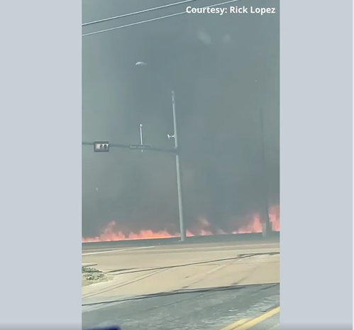Five fire crews fighting large fire in Alice - Vimarsana News