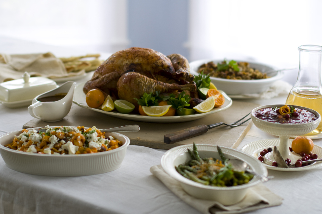Thanksgiving-meal-Turkey-sides-food-spread-table
