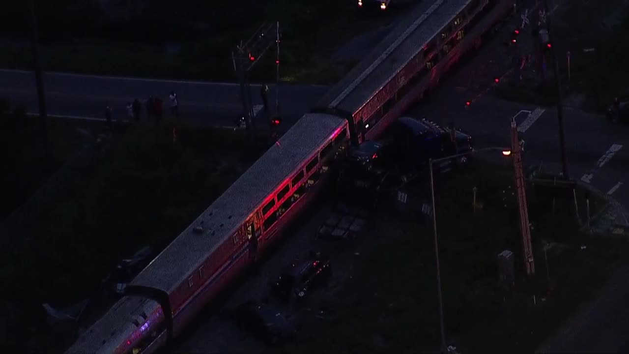 Amtrak train in Lakeland derailed by semi-truck hauling cars
