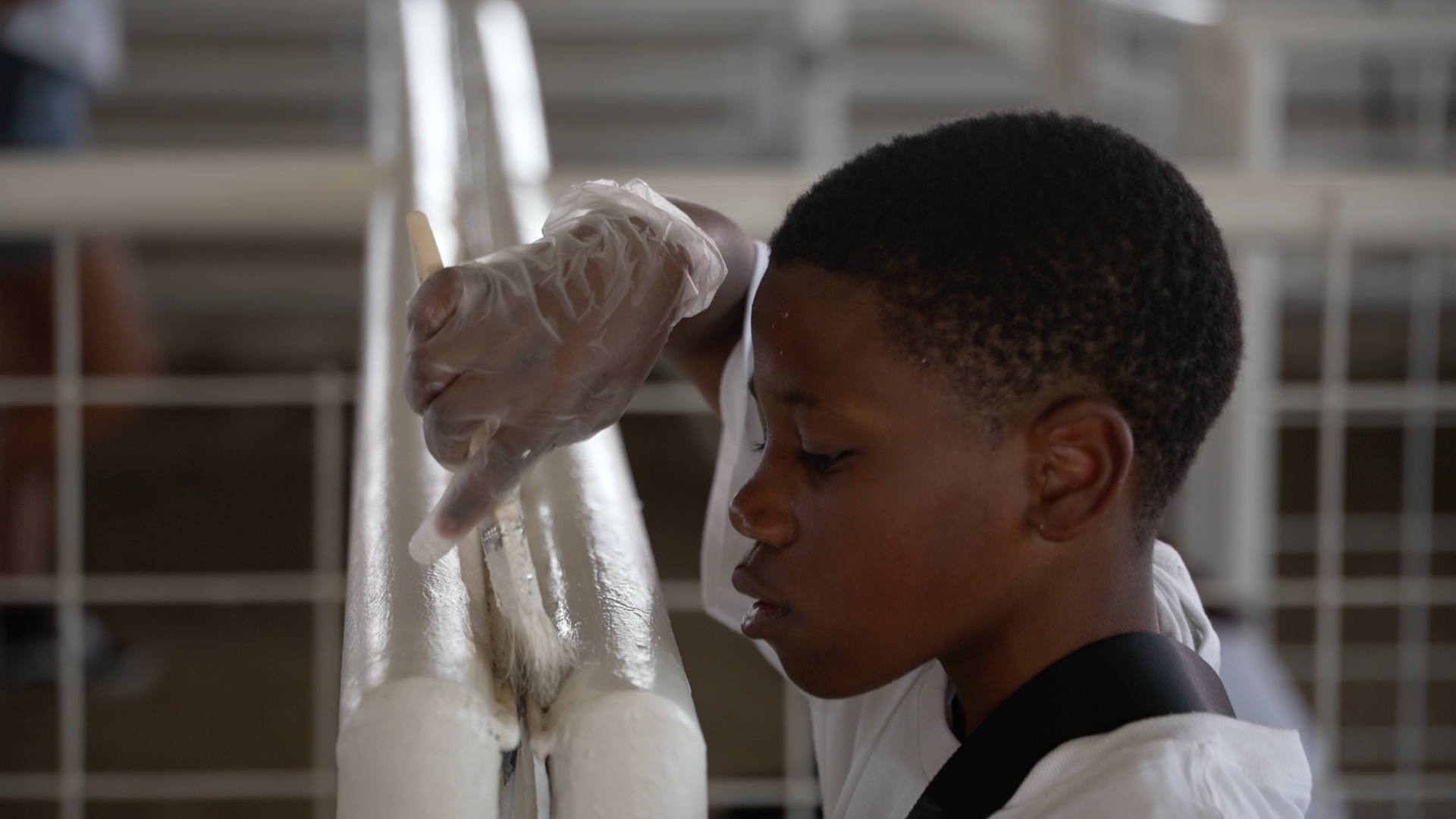Volunteers help Kern County Fairgrounds' livestock area get show ready