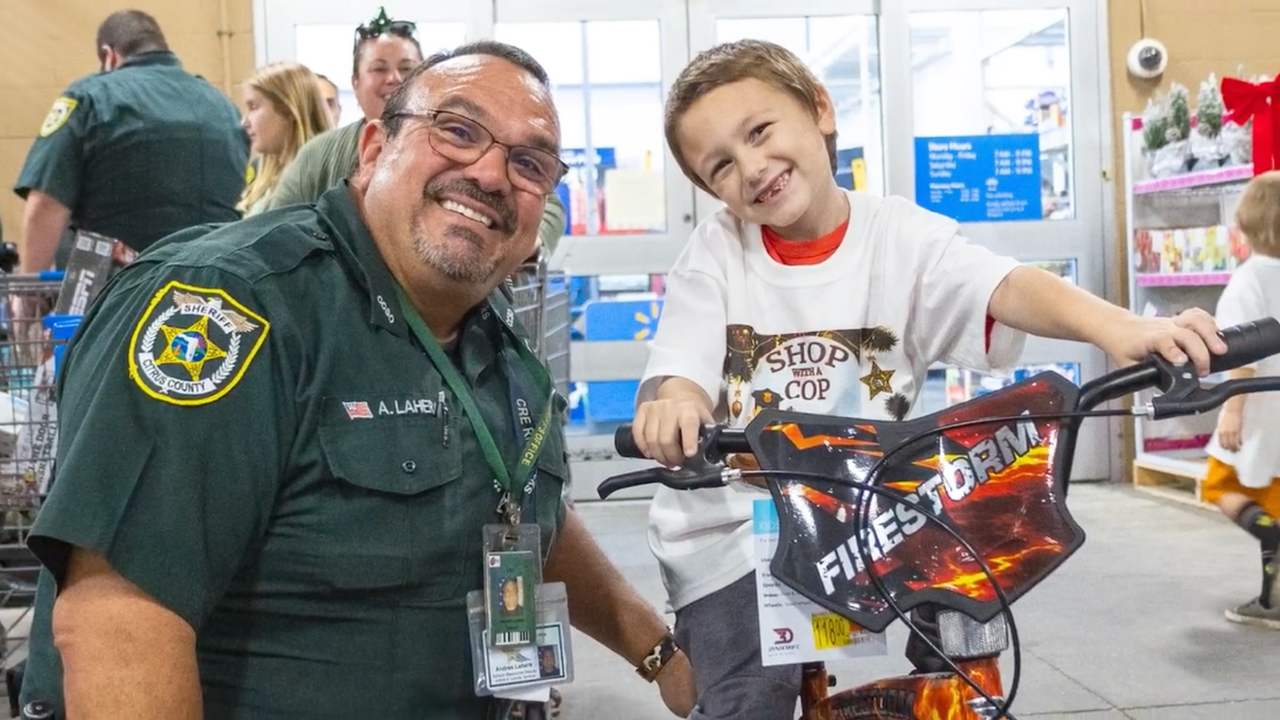 Lecanto middle schooler praying for beloved SRO who was hit while directing traffic