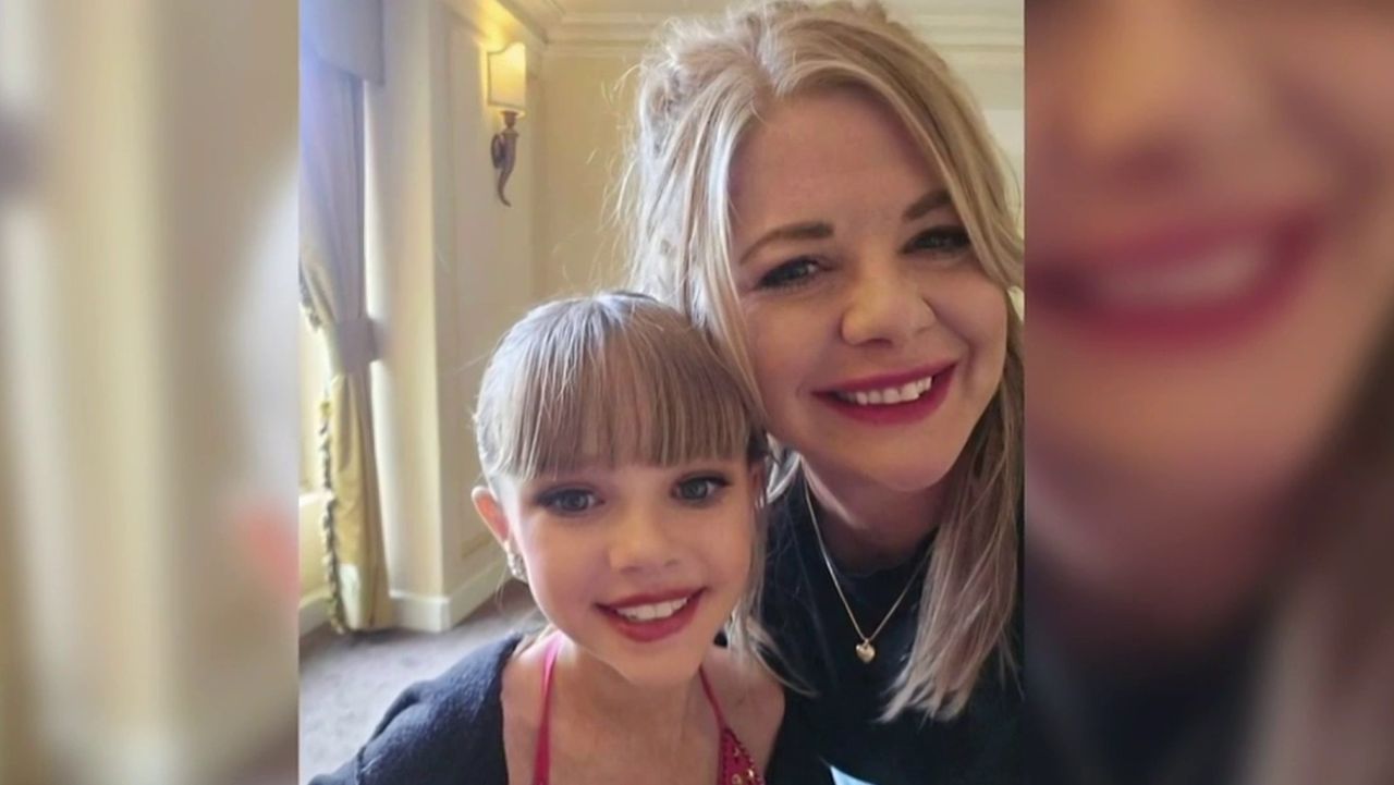 Kari Ellen Daily and her daughter