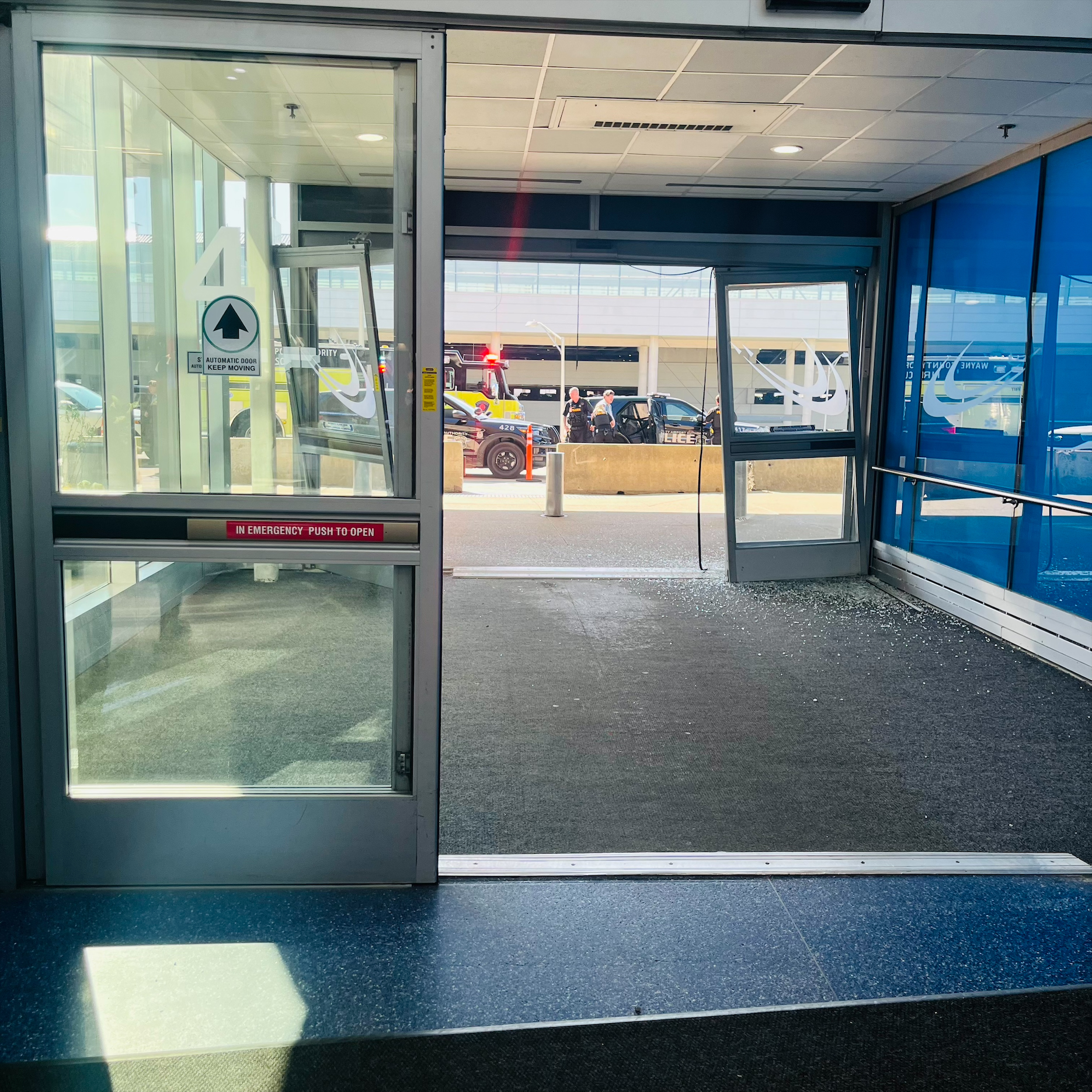 Car crashes into DTW