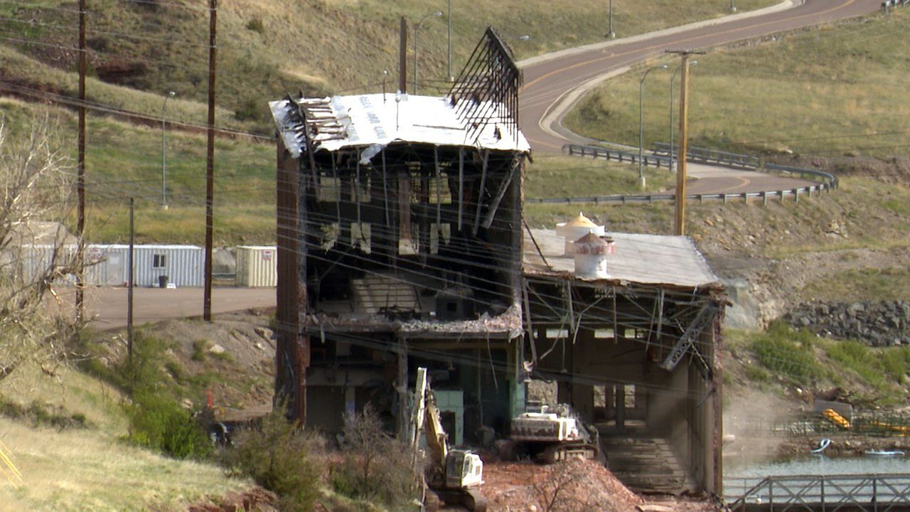 Demolition begins on Rainbow Dam powerhouse