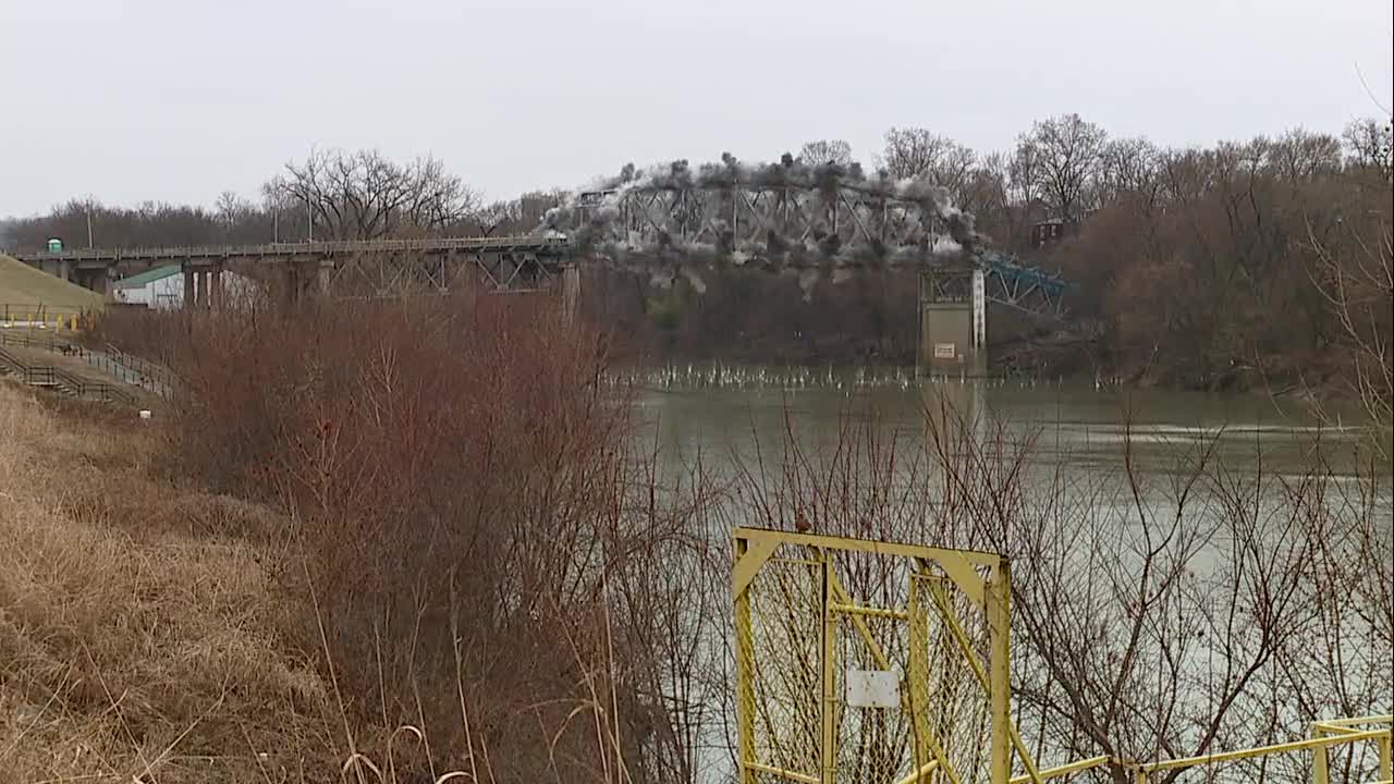 demolition of the 4th Street Bridge