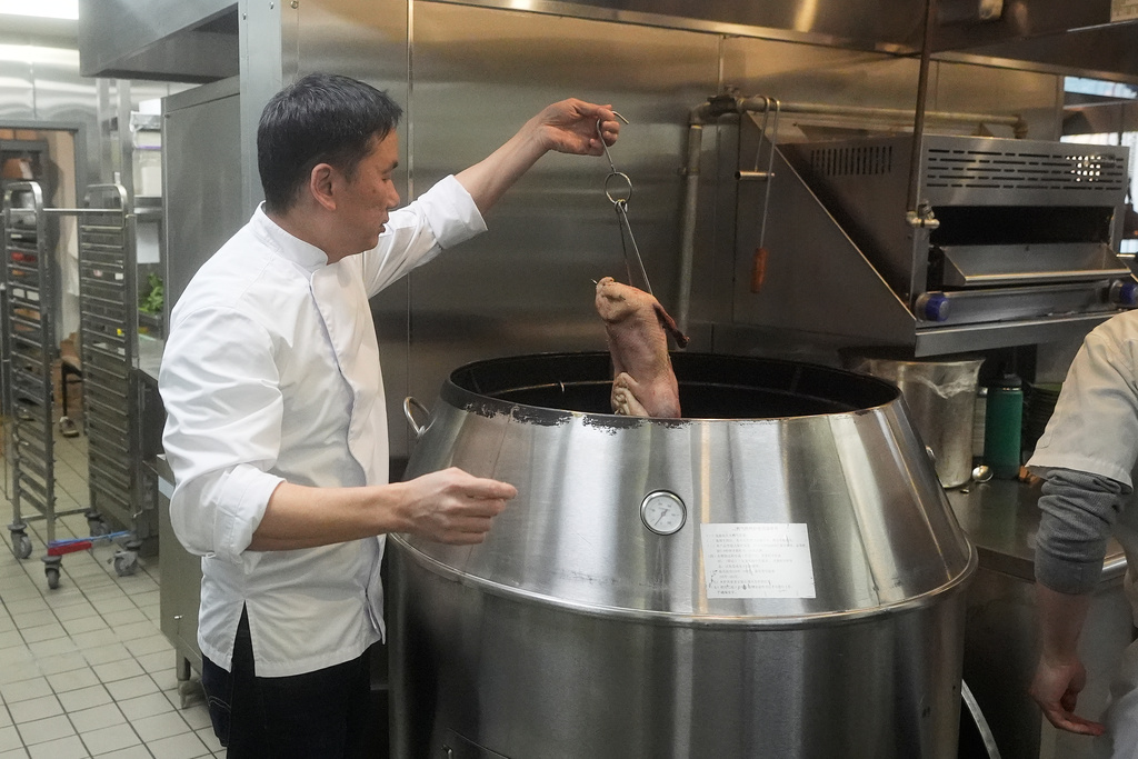 Malaysia-born chef and restaurant owner Ho Chee Boon prepares duck while giving an interview at his Empress by Boon restaurant in San Francisco, Thursday, Jan. 8, 2026. 