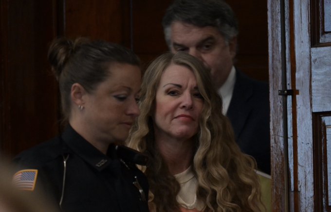 Lori Vallow Daybell arrives for Sentencing Hearing