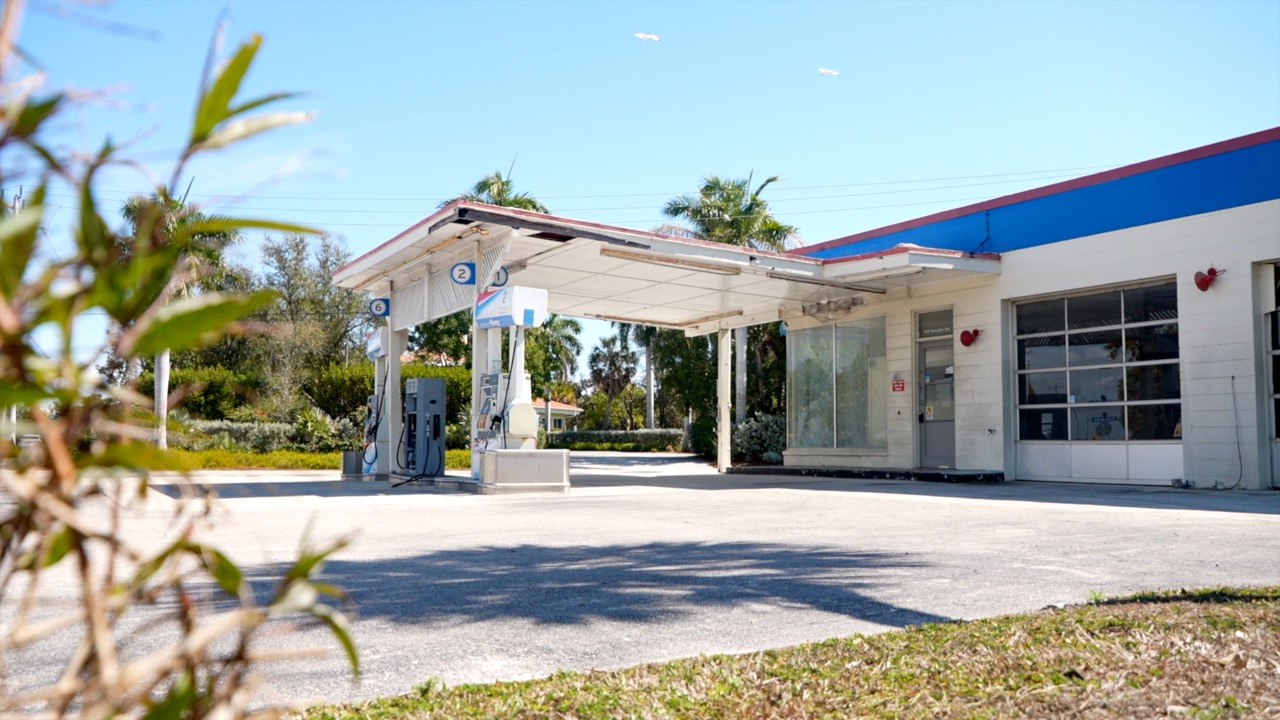 SANIBEL GAS STATION CONTROVERSY THUMBNAIL.jpg