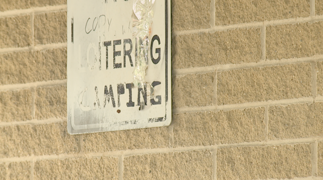 Loitering camping sign