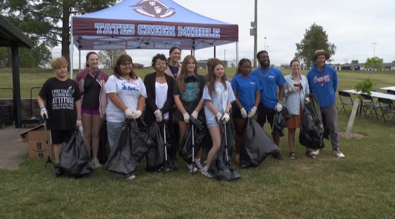 Tates Creek Middle Schoolers help clean up the community