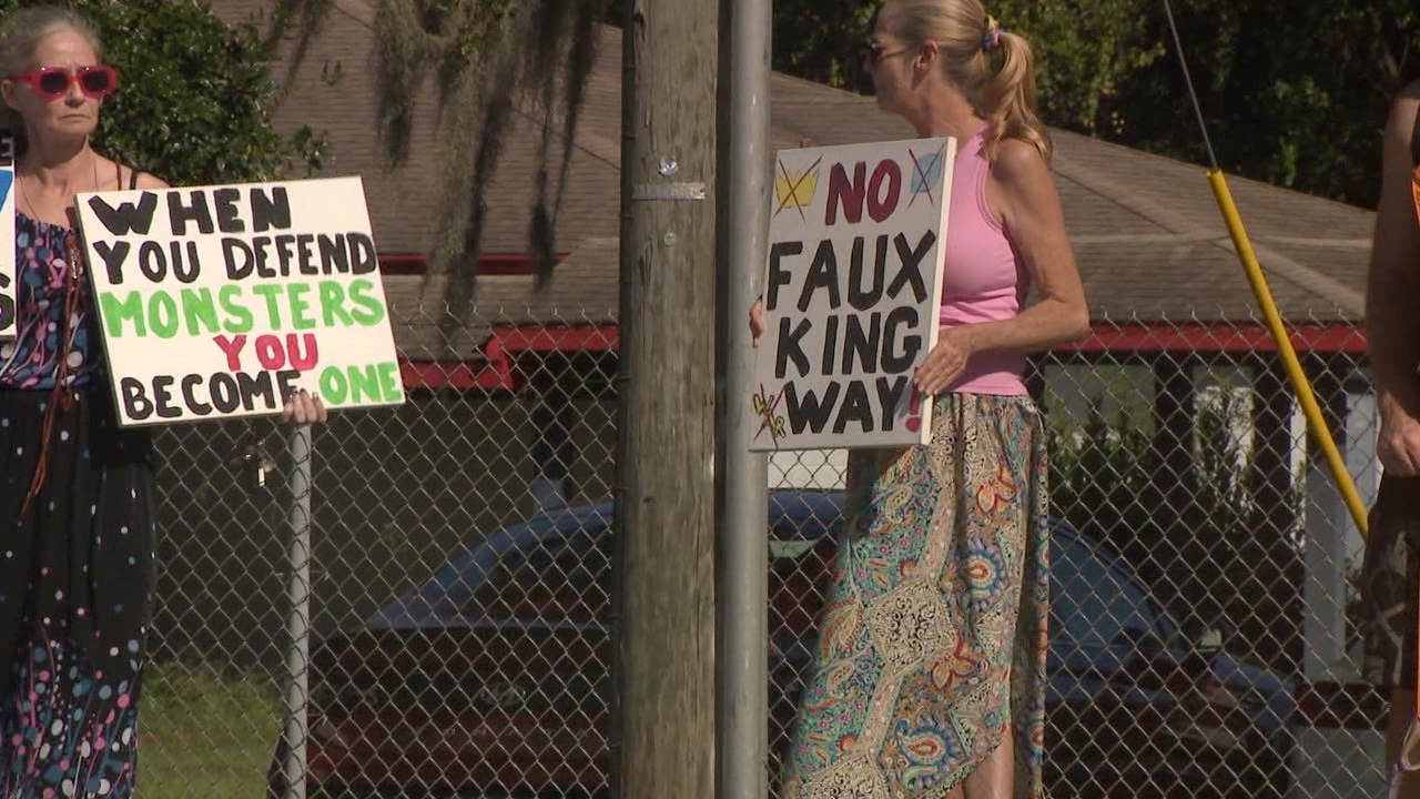 JD Vance Lakeland rally draws support and protests