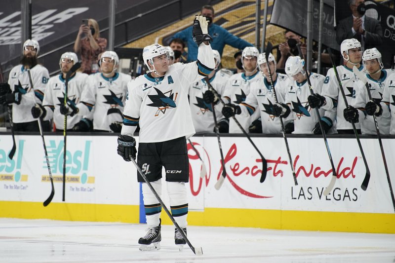 San Jose Sharks center Patrick Marleau (12) waves to the crowd 
