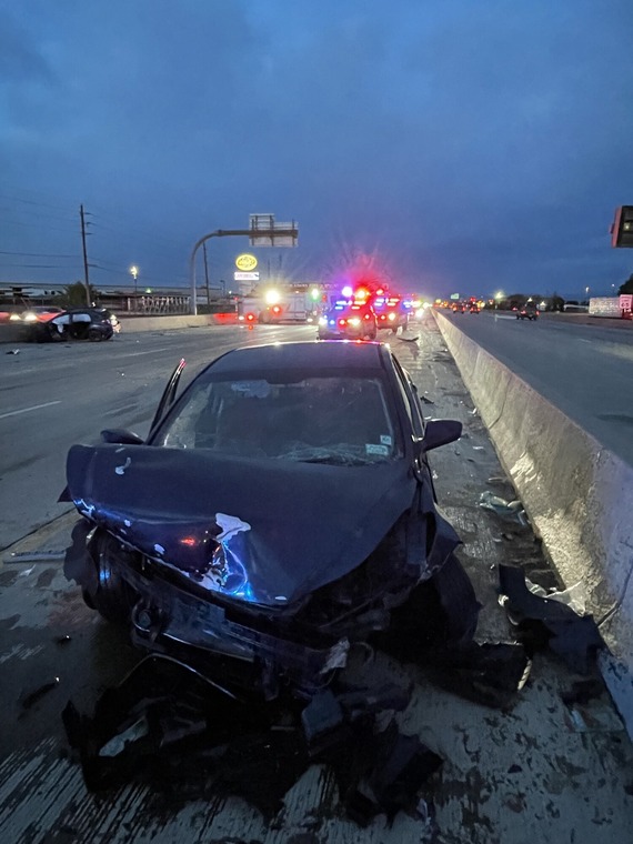 Multi-vehicle crash sends 2 people to the hospital, closes e