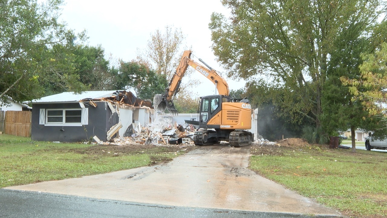 Citrus County home infested with rats and bugs torn down