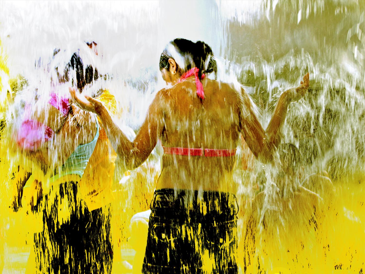 AP PLAYING IN WATER.jpg