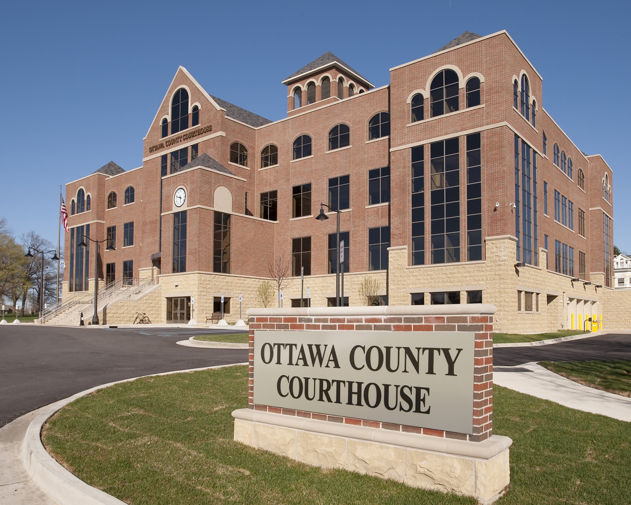 Ottawa Co Courthouse.jpg